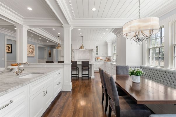 Chandelier, Dining room, Interior, Kitchen, Pendant Lights, Recessed Lighting, Wood Texture Flooring