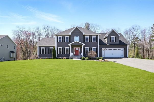 Attached, Exterior, Facade, Farmhouse