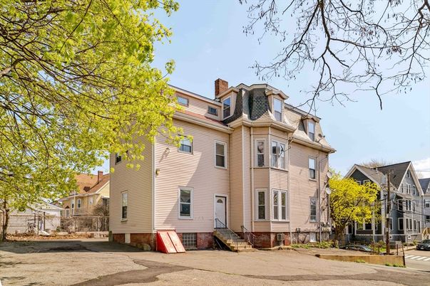 Exterior, Facade, Queen Anne Victorian