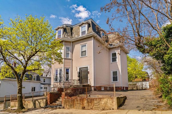 Exterior, Facade, Queen Anne Victorian