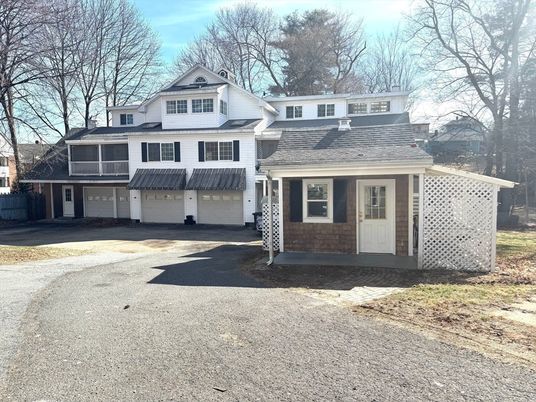 Attached, Exterior, Facade, Farmhouse