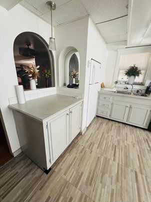 Interior, Pendant Lights, Wood Texture Flooring