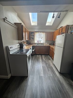 Interior, Kitchen, Washer, Wood Texture Flooring