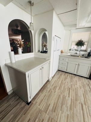 Interior, Pendant Lights, Wood Texture Flooring