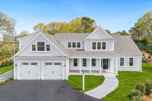 Attached, Exterior, Facade, Farmhouse