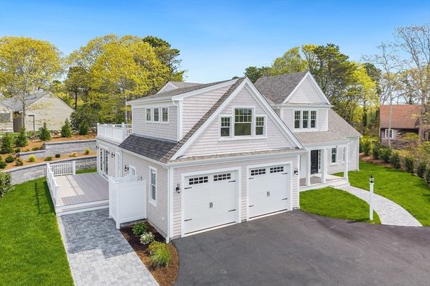 Attached, Exterior, Facade, Farmhouse