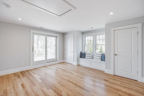 Empty room, Interior, Recessed Lighting, Wood Texture Flooring