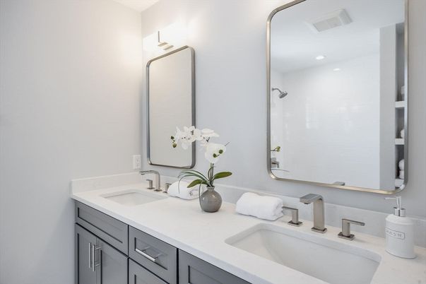 Bathroom, Dual Sink Vanities, Interior, Recessed Lighting