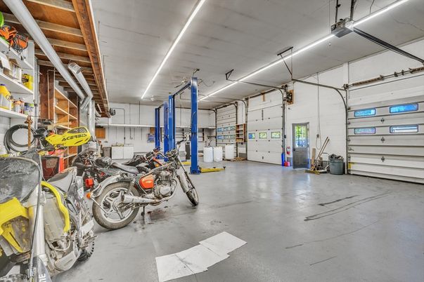Garage, Interior
