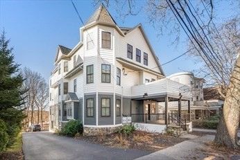 Exterior, Facade, Queen Anne Victorian