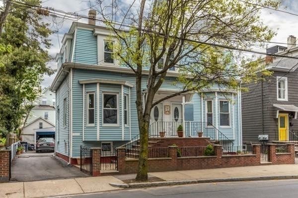 Exterior, Facade, Queen Anne Victorian