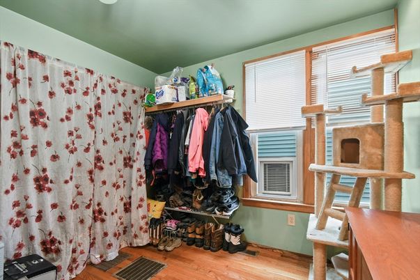 Interior, Walk-in Closets, Wood Texture Flooring