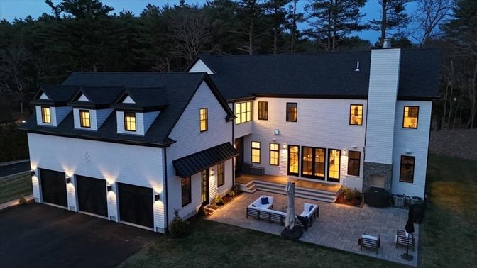 Attached, Exterior, Facade, Farmhouse