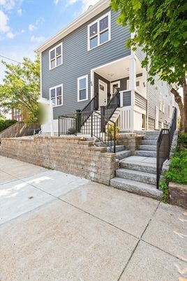 Exterior, Facade, Rowhouse