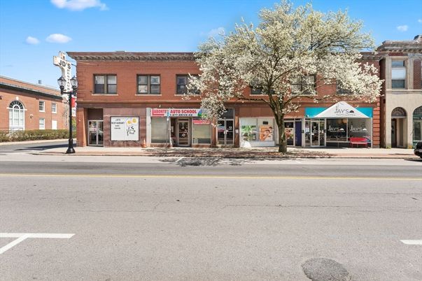 Exterior, Facade, Brick Facade, Rowhouse