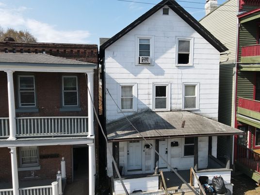 Exterior, Facade, Brick Facade, Queen Anne Victorian