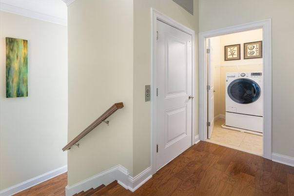 Interior, Utility Closets, Washer, Wood Texture Flooring