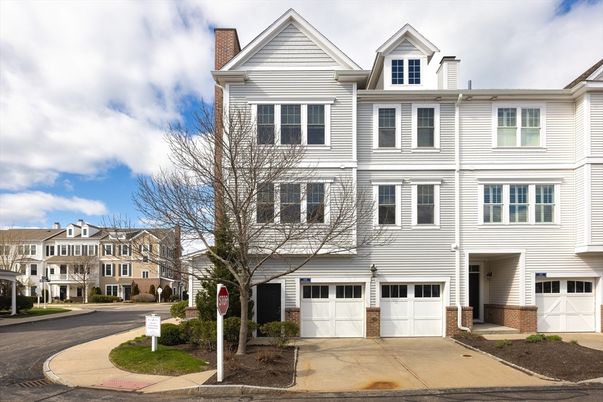 Attached, Exterior, Facade, Rowhouse