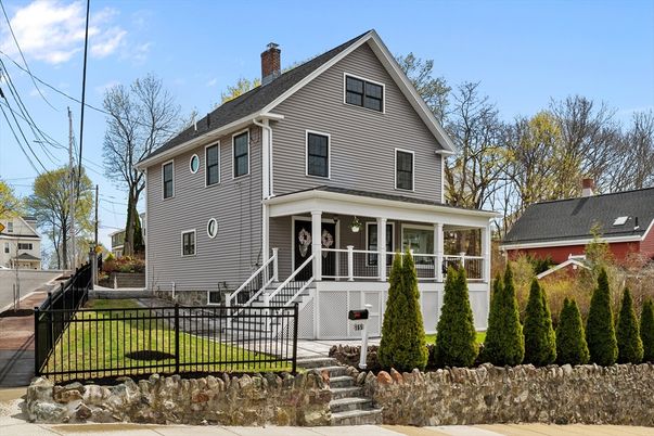 Exterior, Facade, Queen Anne Victorian
