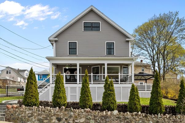 Exterior, Facade, Queen Anne Victorian