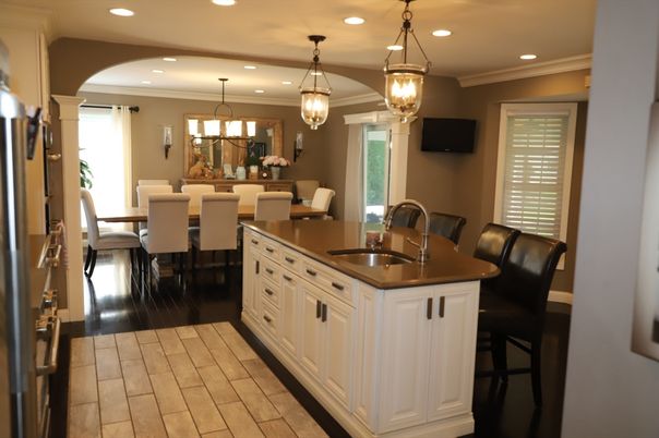 Chandelier, Dining room, Interior, Kitchen, Pendant Lights, Recessed Lighting, Wood Texture Flooring