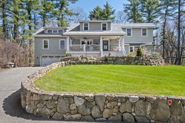 Attached, Exterior, Facade, Raised Ranch