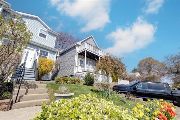 Exterior, Facade, Queen Anne Victorian