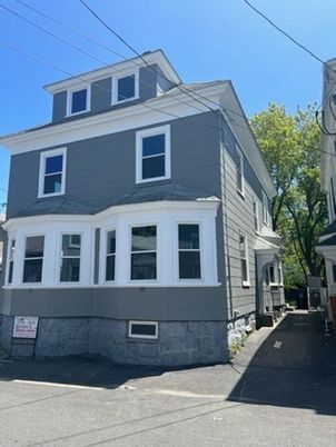 Exterior, Facade, American Foursquare