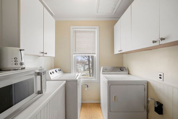 Interior, Washer, Wood Texture Flooring