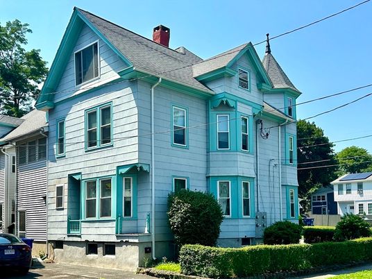 Exterior, Facade, Queen Anne Victorian