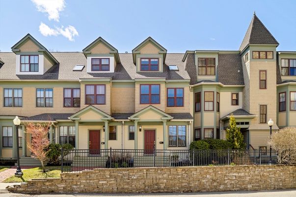 Exterior, Facade, Queen Anne Victorian