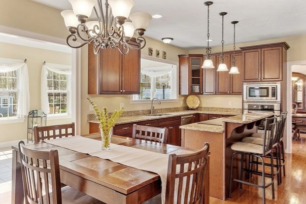 Chandelier, Dining room, Interior, Kitchen, Pendant Lights, Recessed Lighting, Wood Texture Flooring