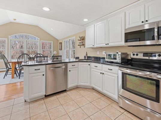 Dining room, Interior, Kitchen, Recessed Lighting, Stainless Steel Appliances