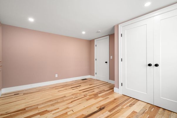 Empty room, Interior, Recessed Lighting, Wood Texture Flooring