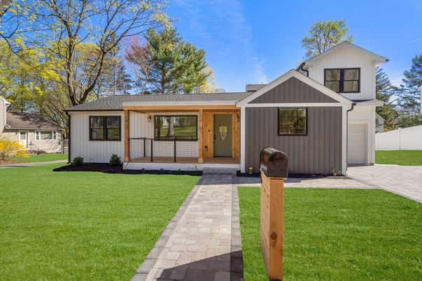 Exterior, Facade, Ranch