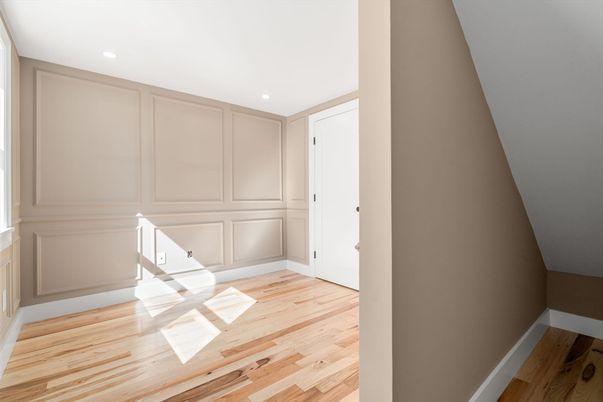 Empty room, Interior, Recessed Lighting, Wood Texture Flooring