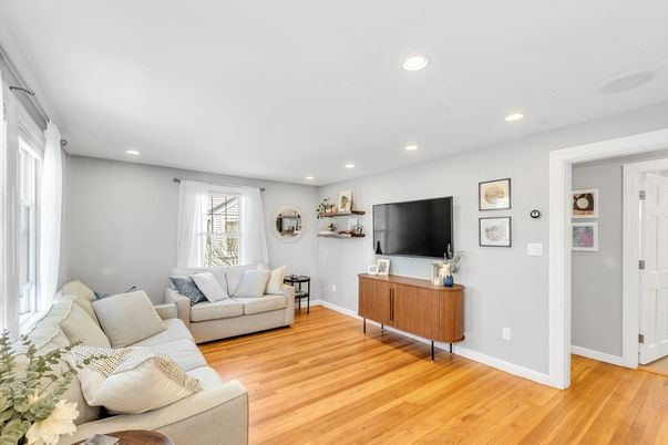 Interior, Living room, Recessed Lighting, Wood Texture Flooring