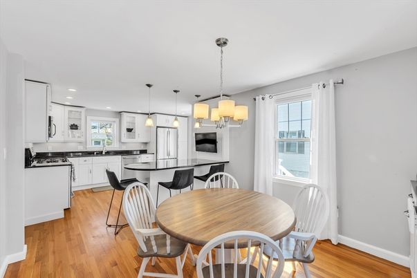 Dining room, Interior, Kitchen, Pendant Lights, Recessed Lighting, Wood Texture Flooring