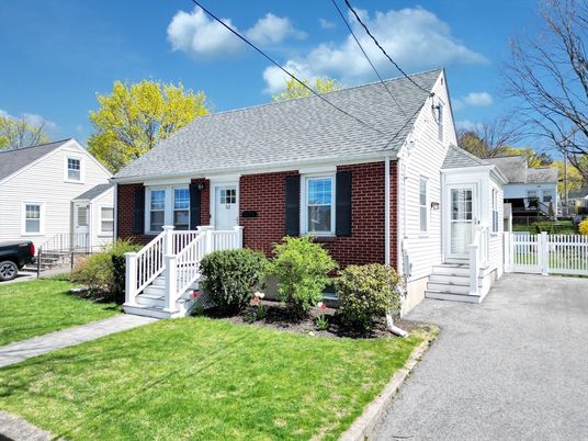 Exterior, Facade, Brick Facade, Cape Cod