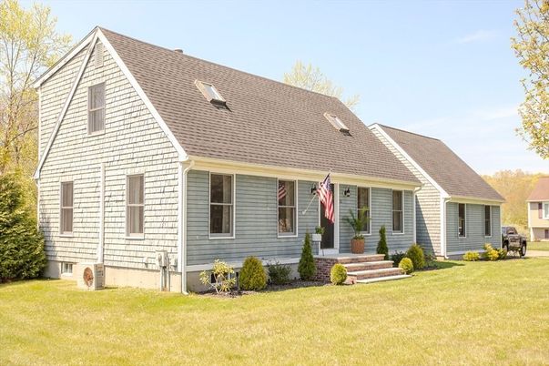 Exterior, Facade, Cape Cod