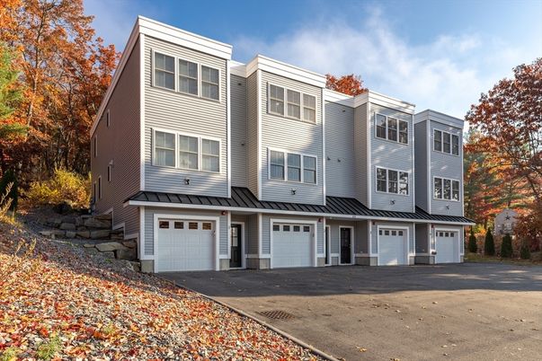 Attached, Exterior, Facade, Rowhouse