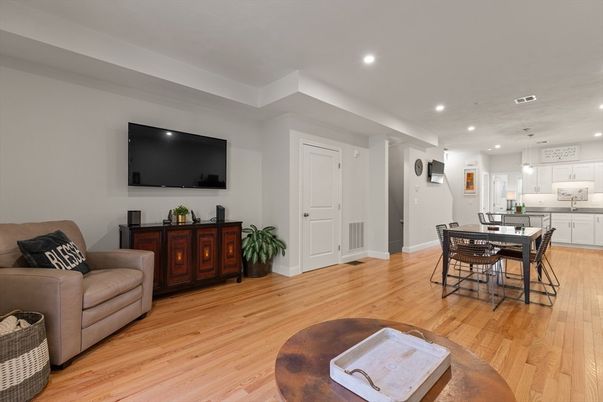 Dining room, Interior, Kitchen, Pendant Lights, Recessed Lighting, Wood Texture Flooring