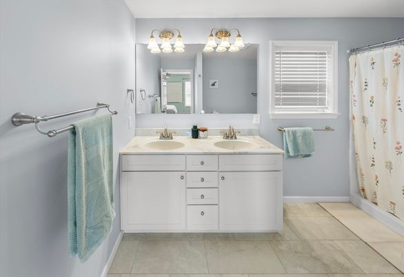 Bathroom, Dual Sink Vanities, Interior