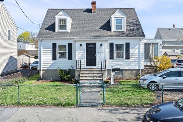 Exterior, Facade, Cape Cod