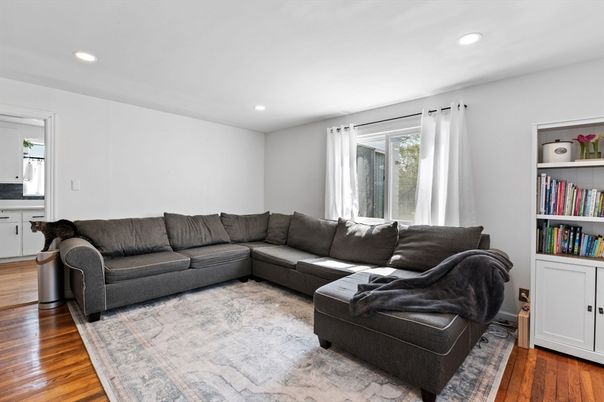 Interior, Living room, Recessed Lighting, Wood Texture Flooring