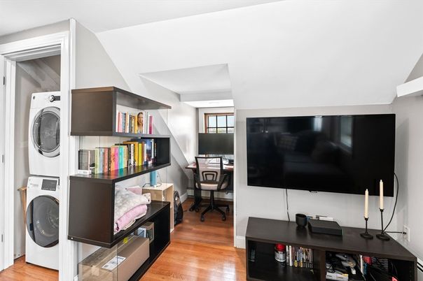 Home Office, Interior, Utility Closets, Washer, Wood Texture Flooring