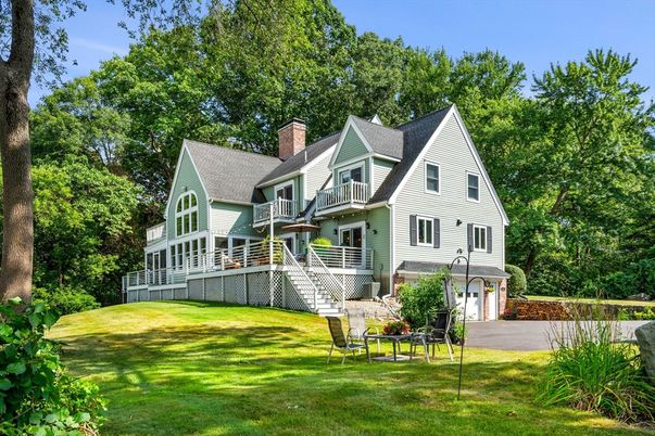Attached, Backyard, Exterior, Facade, Queen Anne Victorian