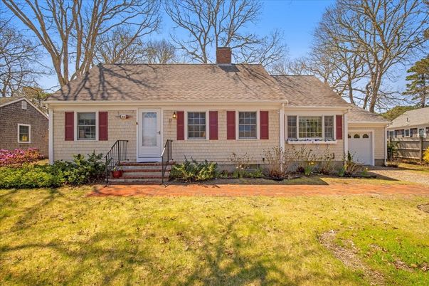 Attached, Detached Garage, Exterior, Facade, Cape Cod