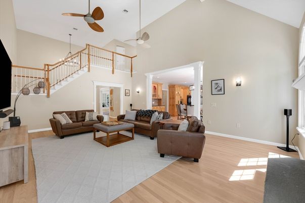Interior, Living room, Pendant Lights, Recessed Lighting, Wood Texture Flooring