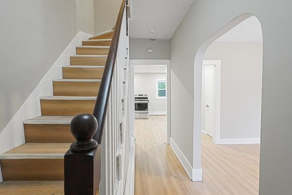 Interior, Recessed Lighting, Wood Texture Flooring